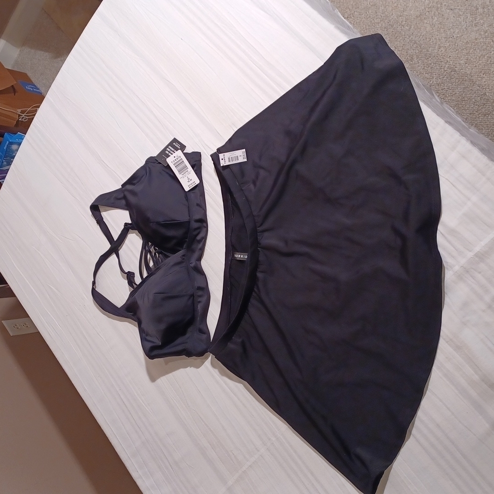 Torrid 2 2X SKIRTED SKIRT BLACK TRIANGLE SLIMMING BIKINI set NWT